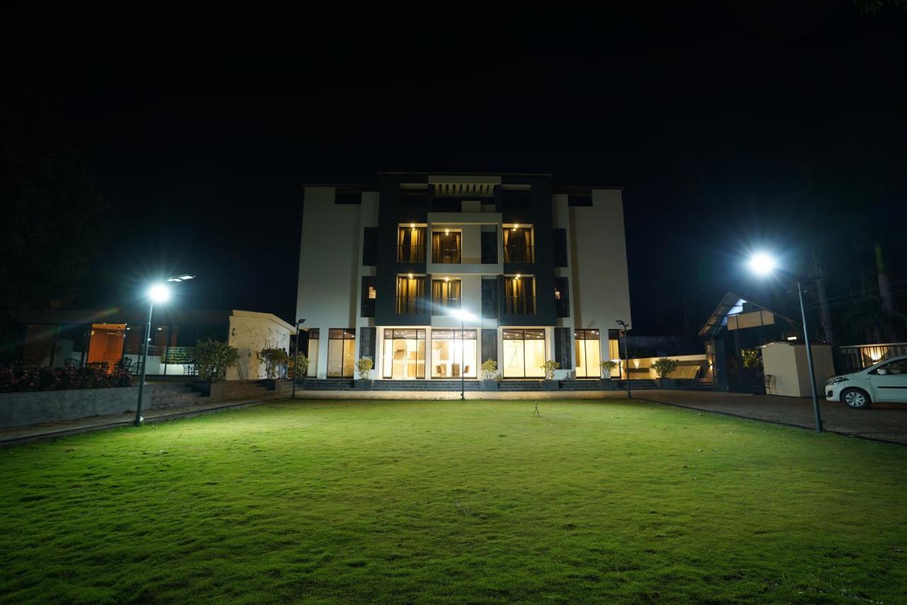 Ciesta Treeo Hotel Lonavala Exterior photo